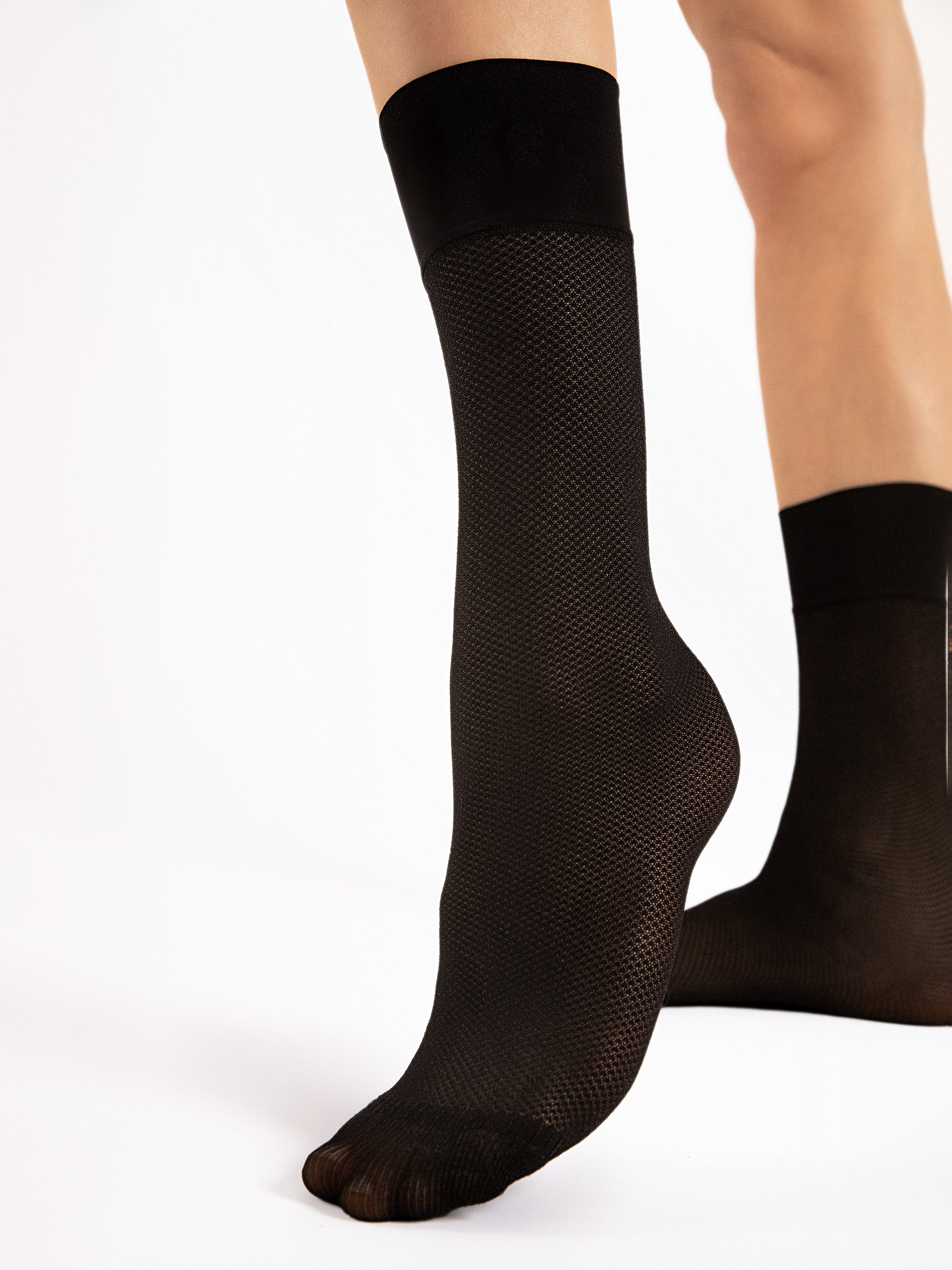 Fiore Glossy Mesh Crew Socks – 20 Den